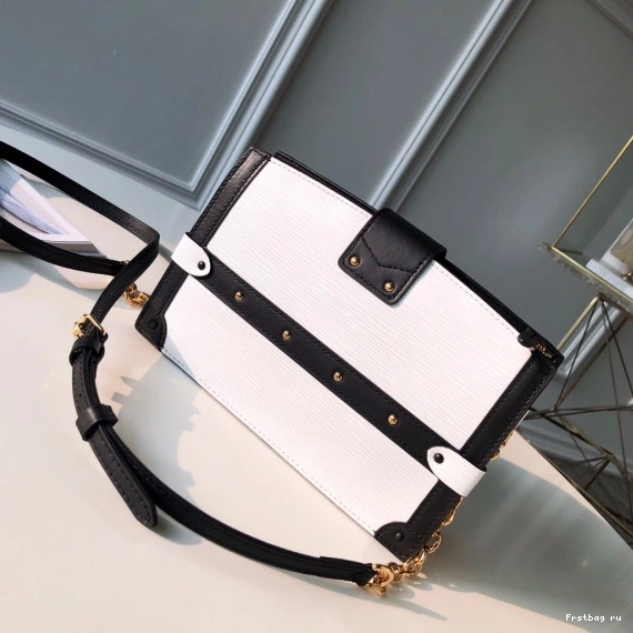 First bag ru Louis Vuitton CHANELUTCH TRUNK 0805